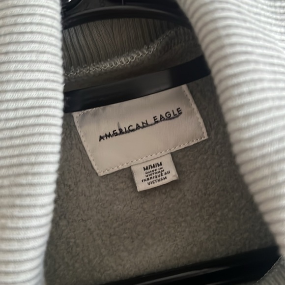 American Eagle cropped sweater - Picture 2 of 2